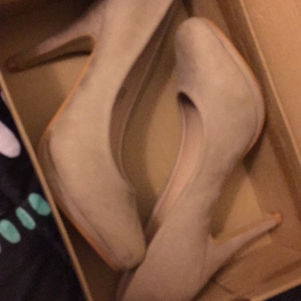 Nude heels !!trade only!!